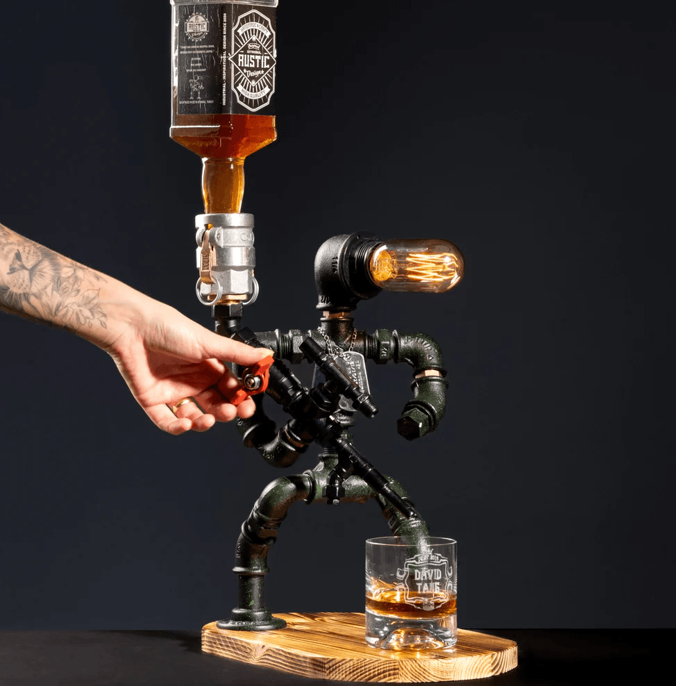 Steampunk Militär Lampe mit Alkohol Spender - kerlekiste