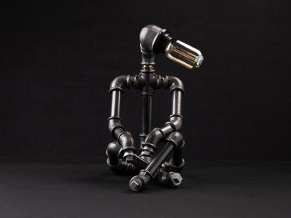 Mr. Alone Tischlampe