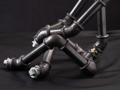 Mr. Alone Tischlampe