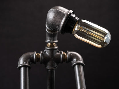 Mr. Alone Tischlampe