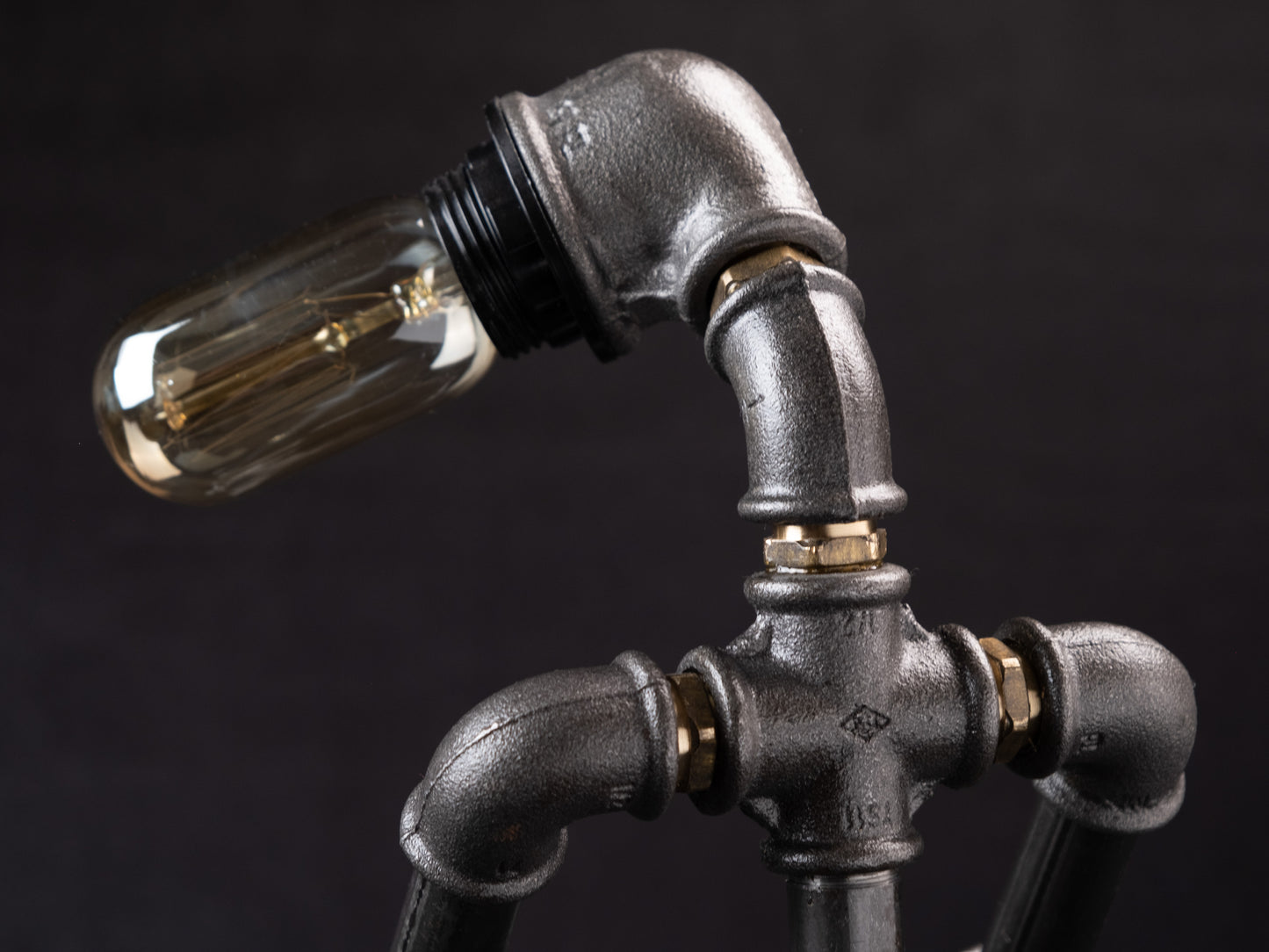 Mr. Alone Tischlampe