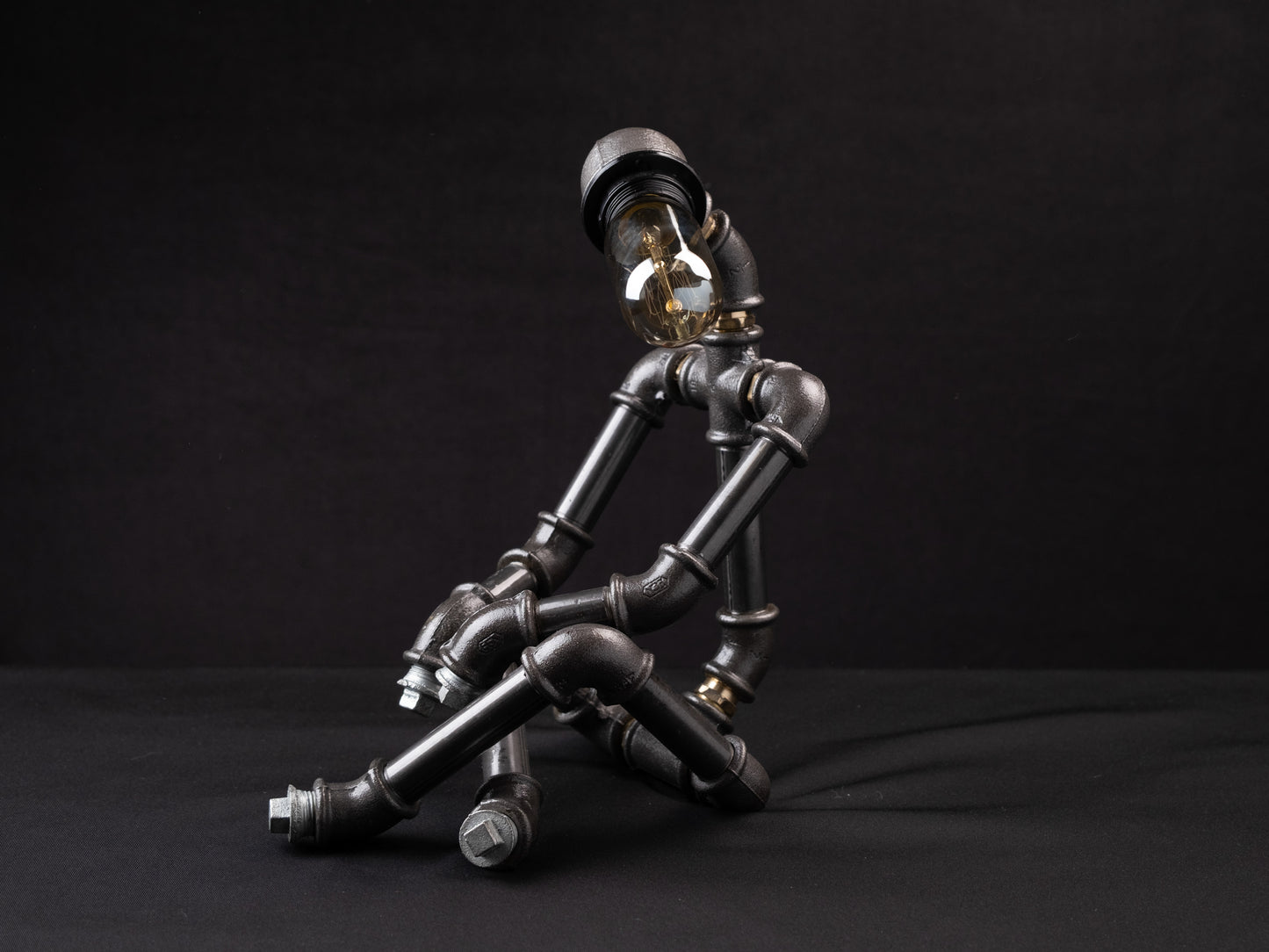 Mr. Alone Tischlampe