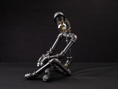 Mr. Alone Tischlampe