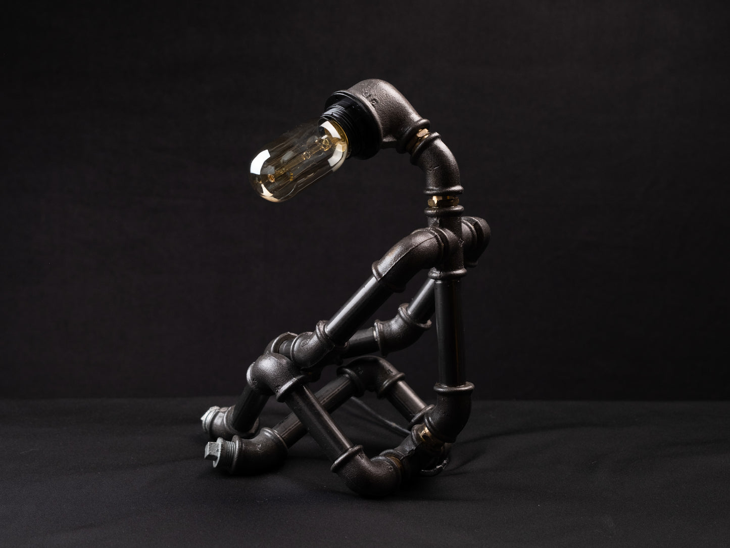 Mr. Alone Tischlampe