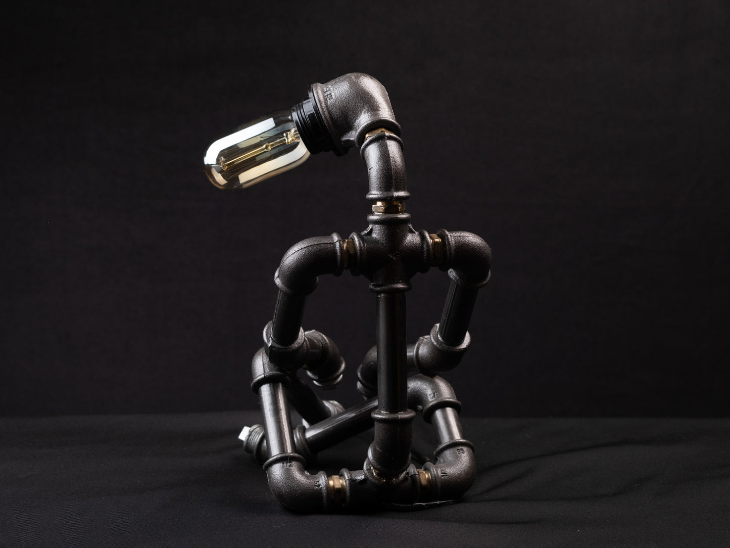 Mr. Alone Tischlampe