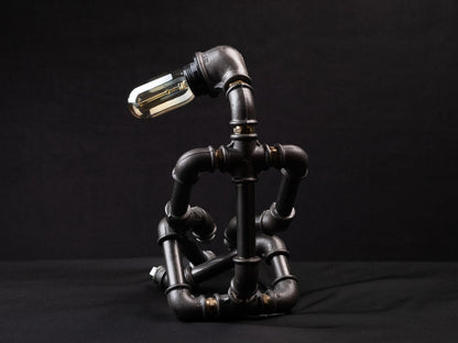 Mr. Alone Tischlampe