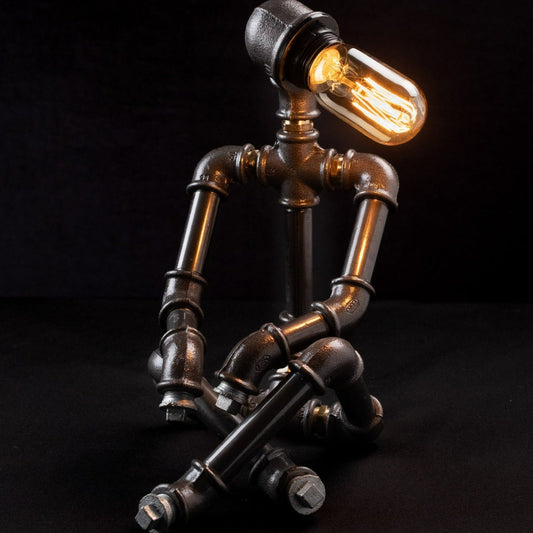 Mr. Alone Tischlampe