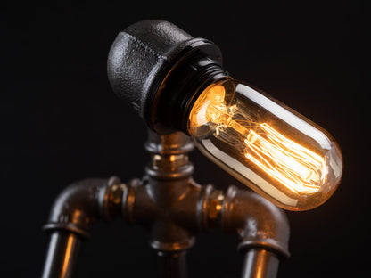 Mr. Alone Tischlampe